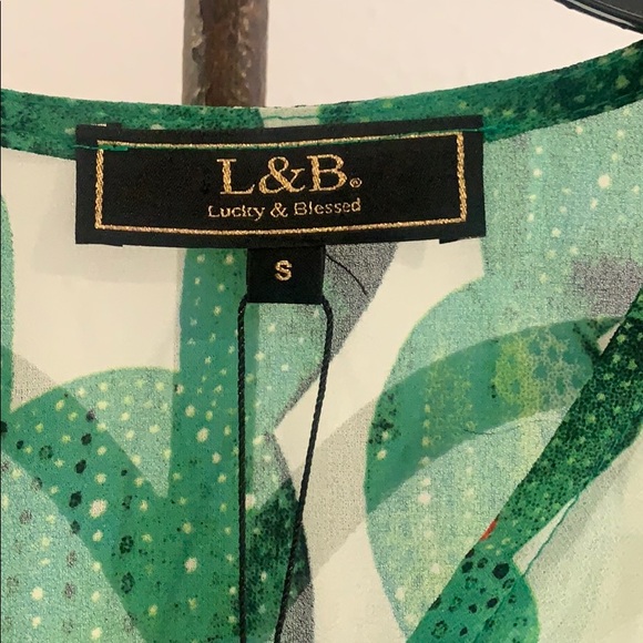 Beautiful L&B Cactus semi sheer Tunic - Picture 2 of 7